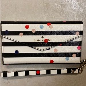 Phone wristlet